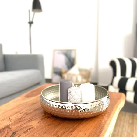 Apartment Central, Spacious And Bright 2-bedroom Apartment. *