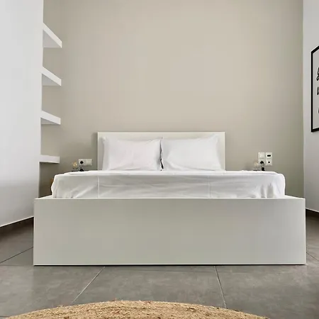 Central, Spacious And Bright 2-bedroom Apartment. Apartment Heraklion (Crete)