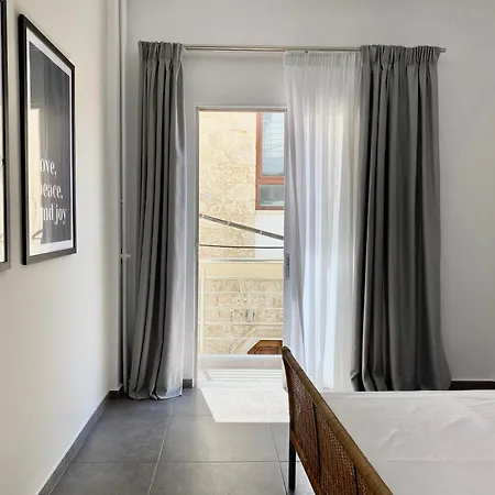 Central, Spacious And Bright 2-bedroom Apartment. * Heraklion (Crete)