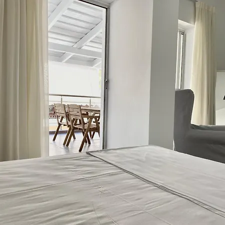 Apartment Central, Spacious And Bright 2-bedroom Apartment.