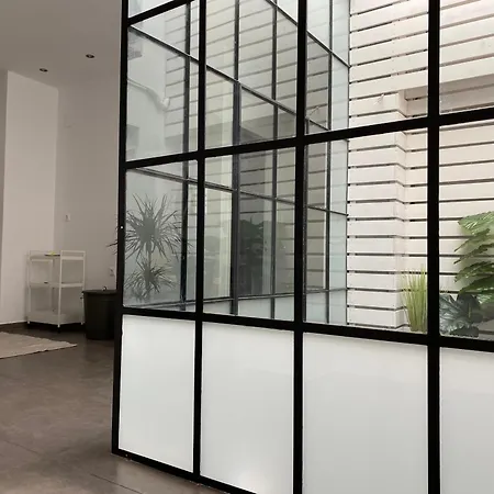 Central, Spacious And Bright 2-bedroom Apartment. * Héraklion