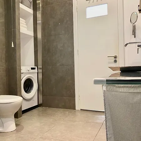 Central, Spacious And Bright 2-bedroom Apartment. *